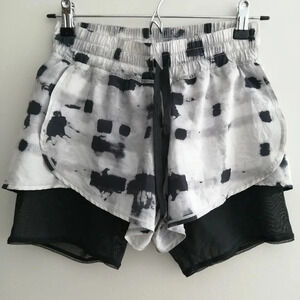 Lululemon Hot To Street Shorts with Mesh Under Layer BlacK White Ghost Weave 6